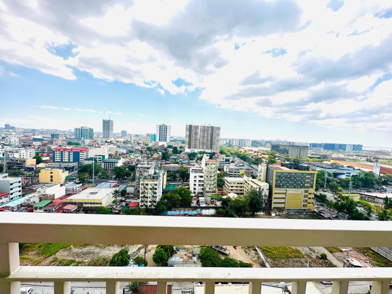 Cozy Two Bedroom Family At Coast Residences Near Picc, Wtc & Moa Apartment Manila