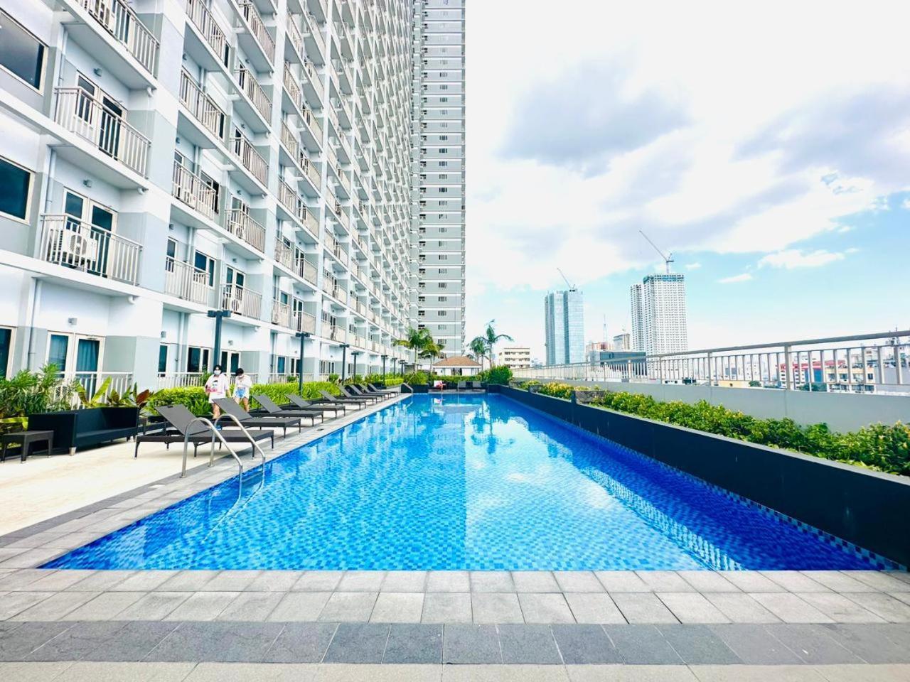 Apartment Cozy Two Bedroom Family At Coast Residences Near Picc, Wtc & Moa Manila